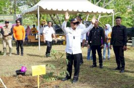 Tercatat di MuRI, Bupati-Wabup Enrekang Ikut Tanam Pohon Serentak HUT Ke-205 Kebun Raya Bogor