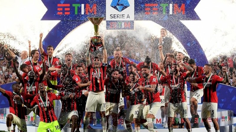 AC Milan Juara Liga Italia 2021/2022 (foto Instagram/acmilan)