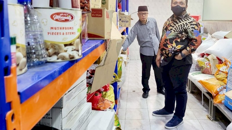Menteri Agama (Menag) Yaqut Cholil Qoumas meninjau kesiapan layanan katering untuk jemaah haji Indonesia di Madinah. 