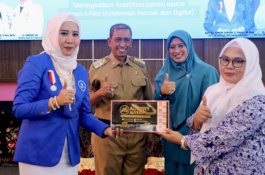 Kukuhkan Ketua DPC Iwapi Wajo, Amran Mahmud Harap Ikut Bangun Daerah
