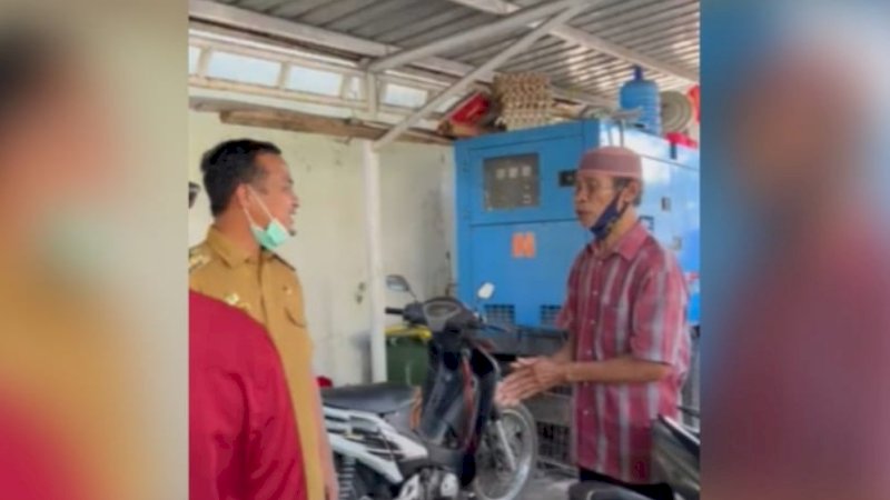 Gubernur Sulawesi Selatan, Andi Sudirman Sulaiman (kiri), berbincang akrab dengan Marola Sabang. 