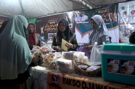 Produk UMKM Laris Manis di Festival Bumi La Maranginang