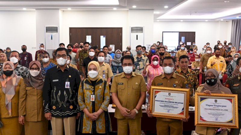 Pemprov Sulsel Terima Penghargaan Kemendagri, Peringkat Dua Terbaik Nasional