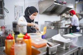 Hadirkan Sajian Praktis dan Enak Berbagai Negara, Hangry Siap Layani Pelanggan di Makassar