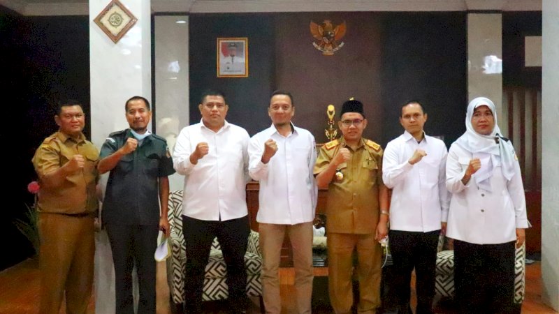 Badan Pengawas Pemilihan Umum Kota Makassar saat audiensi di Kantor Dinas Pendidikan Sulawesi Selatan, Senin (23/5/2022). 