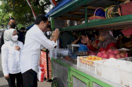 Blusukan di Surakarta, Jokowi Kunjungi Taman Balekambang Hingga Pasar Gading