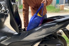 Aktivitas Kembali Padat, Simak Lima Tips Aman Membawa Barang dengan Sepeda Motor