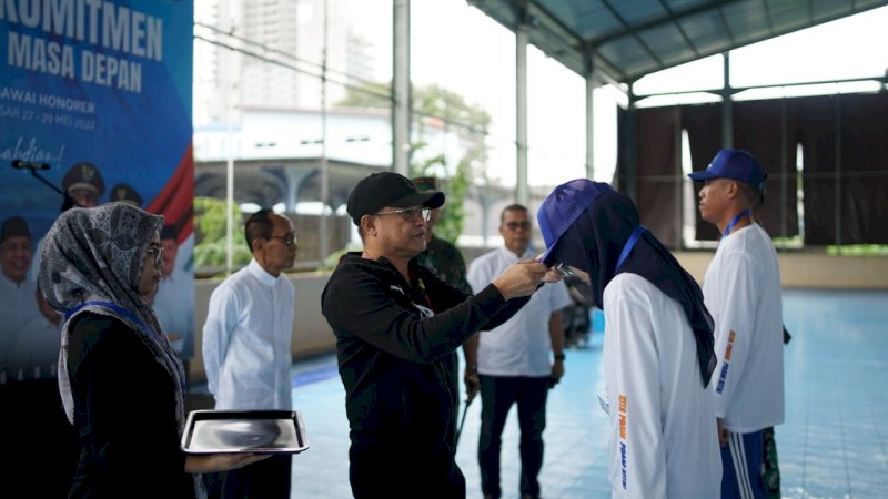 Jumat, (27/5/22).bertempat di RTH Kantor Pusat Ratulangi, Penjabat Direktur Utama, Beni Iskandar membuka secara resmi masa orientasi kedisiplinan pegawai kontrak PDAM Makassar.