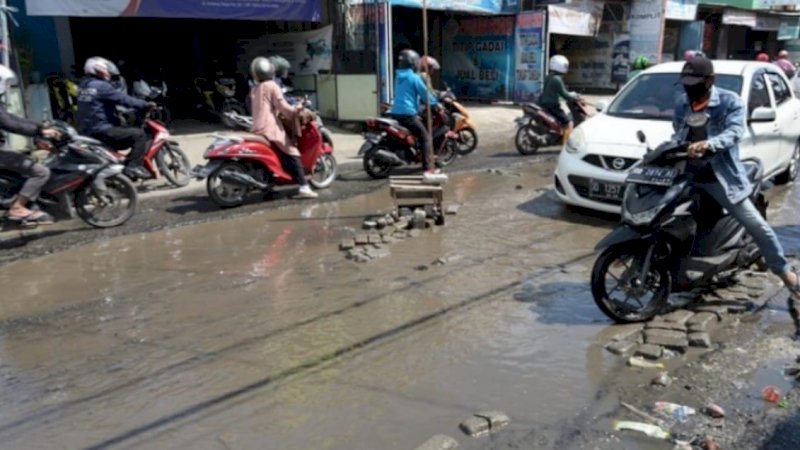 Kondisi ruas Jalan Antang, Kota Makassar, yang banyak dikeluhkan warga.