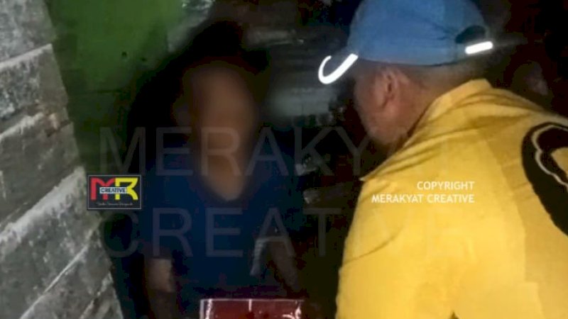 Zulham Arief menyalurkan bantuan kepada warga Kota Parepare, Sulawesi Selatan, Kamis malam (2/6/2022). didampingi Ketua MRC, Deni Tarores. Pembagian dilakukan secara door to door.