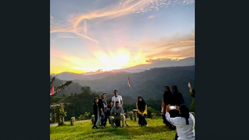 Taman wisata Bukit Sulapa Angin Punjabu, Desa Buntu Buangin, Kecamatan Pituriase, Kabupaten Sidrap, Sulawesi Selatan.