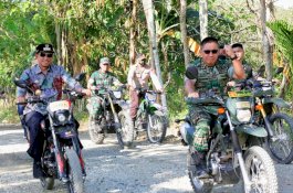 Pakai Motor Trail,  Pangdam Hasanuddin dan Bupati Wajo Tinjau Lokasi TMMD di Abbanuangnge