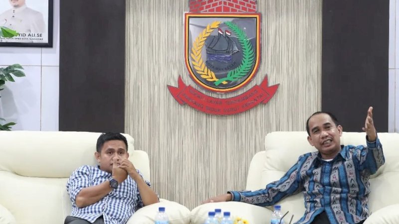Ketua DPRD Makassar Rudianto Lallo dan Ketua KPU Makassar Farid Wajdi