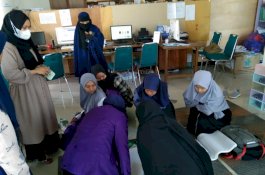 Mahasiswa PSI UNIMEN Manfaatkan Perpusda Enrekang untuk Pembelajaran