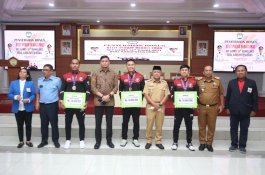 Bupati Gowa Serahkan Bonus ke Atlet Peraih Emas di Sea Games Vietnam 