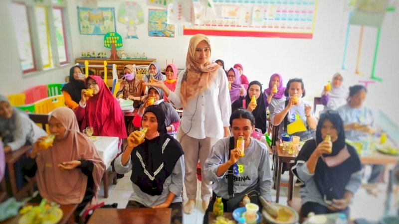 pelatihan usaha kesehatan bersumber daya masyarakat (UKBM) herbal lanjutan yang digelar di Desa Baruga, Kabupaten Luwu Timur, Sulawesi Selatan, Ahad (5/6/2022).