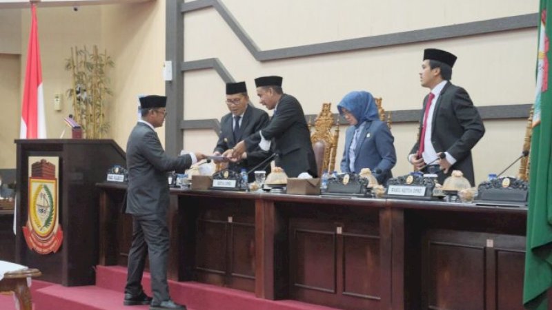 Rapat Paripurna DPRD Makassar Terkait Penyampaian Rekomendasi Terhadap LKPJ 2021