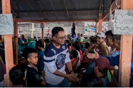 Anggota DPRD Makassar Dari Fraksi Demokrat Serahkan Bantuan Korban Kebakaran