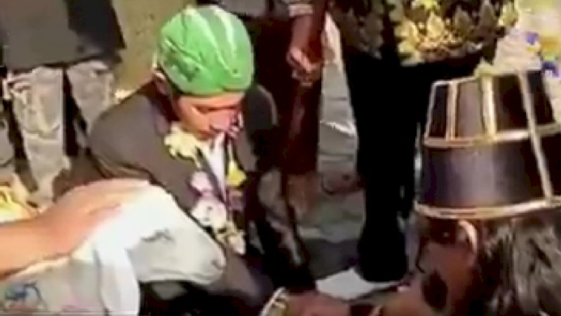 Viral Pria nikahi kambing di Gresik (tangkapan layar video)