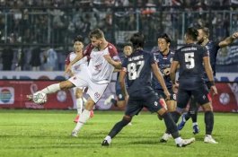 Babak Pertama Usai, Gol Kilat Pluim Bawa PSM Unggul atas Arema