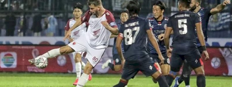 Babak Pertama Usai, Gol Kilat Pluim Bawa PSM Unggul atas Arema