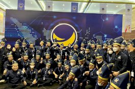 Tampil Beda, Rombongan Sulsel Kompak Pakai ‘Passapu’ di Rakernas NasDem
