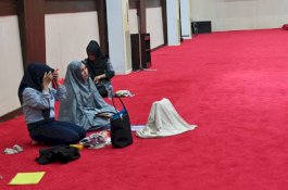 Untuk Sementara, Ibadah Salat Berjemaah di Kantor Gubernur Sulsel Dialihkan ke Ruang Pola