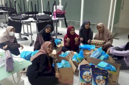 Mahasiswa ITB Kalla Salurkan Bantuan kepada Korban Puting Beliung di Maros