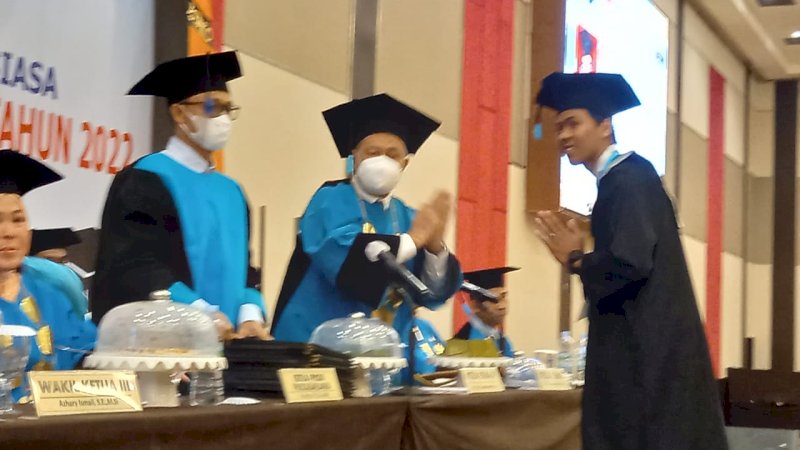 Acara Wisuda STIM-LPI Makassar ini digelar di Hotel Dalton, Jalan Perintis Kemerdekaan Km.17 Makassar, Senin (20/6/2022