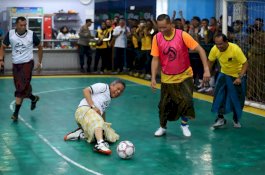 Laga Ekshibisi Turnamen Futsal Kapolres Cup, Wali Kota Parepare Cetak Hat-trick
