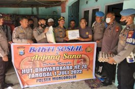 Jelang Hari Bhayangkara Ke-76, Polres Maros Polsek Moncongloe Anjangsana Purnawirawan dan Anggota Polri yang Sakit