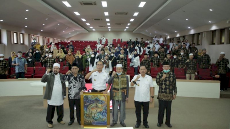 Pelepasan kafilah Makassar yang akan mengikuti Muhasabah Tilawatil Qur'an (MTQ) XXXII tingkat Provinsi Sulawesi Selatan (Sulsel) di Ruang Sipakatau Balai Kota Makassar, Rabu (22/6/2022).
