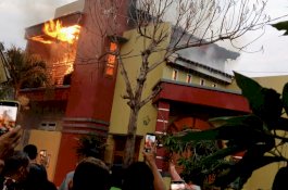 Rumah Camat Majauleng Wajo Terbakar 