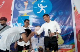Adnan Purichta Saksikan Langsung Atlet Bulutangkis Gowa Berlaga di POPDA Sulsel