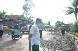 Prioritas, Gubernur Andi Sudirman Tinjau Pengerjaan Jalan Buludua