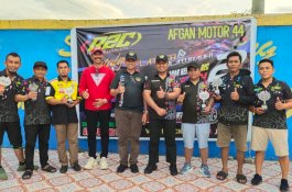 Bersama Wabup, Bupati Wajo Saksikan Para Legenda Balap Motor Latihan Bersama