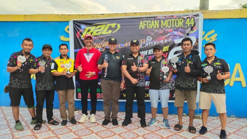Bersama Wabup, Bupati Wajo Saksikan Para Legenda Balap Motor Latihan Bersama