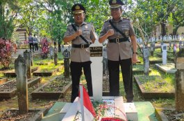 Sambut Hari Bhayangkara ke-76, Polsek Bontoala Ikuti Upacara Ziarah Rombongan di TMP Panaikang