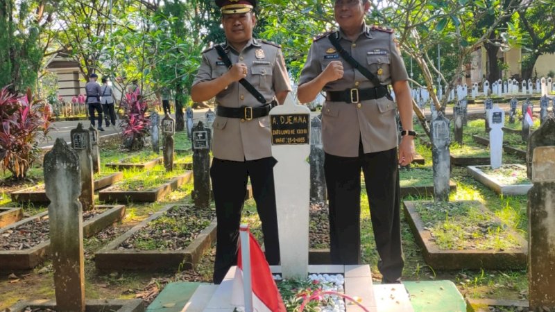 Sambut Hari Bhayangkara ke-76, Polsek Bontoala Ikuti Upacara Ziarah Rombongan di TMP Panaikang