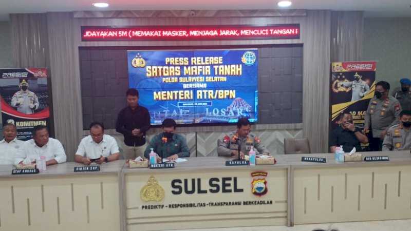 Dua Tersangka Dugaan Pemalsuan Surat Autentik Lahan Eks Kebun Binatang Makassar Ditahan