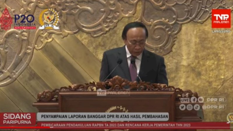 Wakil Ketua Badan Anggaran (Banggar) DPR RI, Muhidin Said saat membacakan laporan. (foto/tangkapan layar youtube DPR RI)