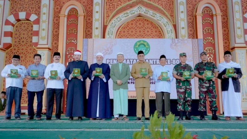 Penamatan santri dan santriwati ke-80 dan wisuda tahfidzul Qur'an di Gedung Olahraga (GOR) Kampus II Tonrongnge, Ahad (3/6/2022).