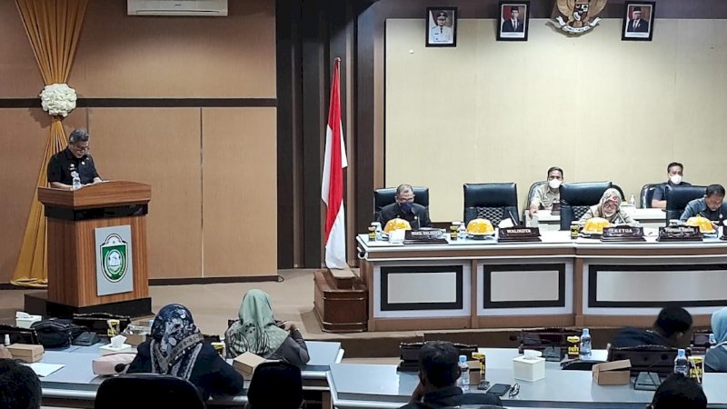 Rapat paripurna penyerahan Ranperda tentang Pertanggungjawaban Pelaksanaan APBD 2021 di Ruang Paripurna DPRD Parepare, Senin (4/7/2022).