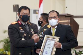 Wali Kota Makassar Dapat Penghargaan dari Polda Sulsel