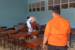 Cegah Penyebaran Covid-19 Jelang Pembelajaran Tatap Muka Pemkot Makassar Lakukan Penyemprotan Disinfektan