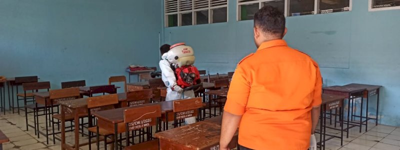 Cegah Penyebaran Covid-19 Jelang Pembelajaran Tatap Muka Pemkot Makassar Lakukan Penyemprotan Disinfektan 