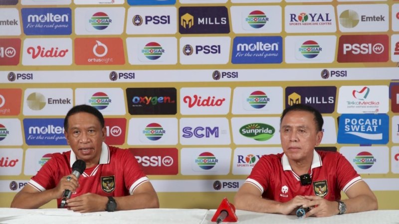 Menpora Zainudin Amali bersama Ketua umum PSSI Mochamad Iriawan (foto:putra/kemenpora.go.id)