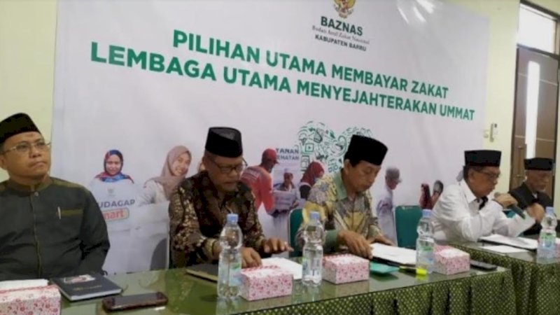 Badan Amil Zakat Nasional (Baznas) Kabupaten Barru menerima Rp80 juta lebih infak dari calon jemaah haji (CJH).