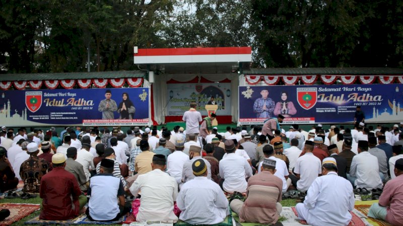 Pangdam Hasanuddin Sholat Idul Adha 1443 H Bersama Personel dan Masyarakat Kota Makassar