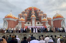 Warga Padat Salat Idul Adha di Masjid Kubah 99 CPI